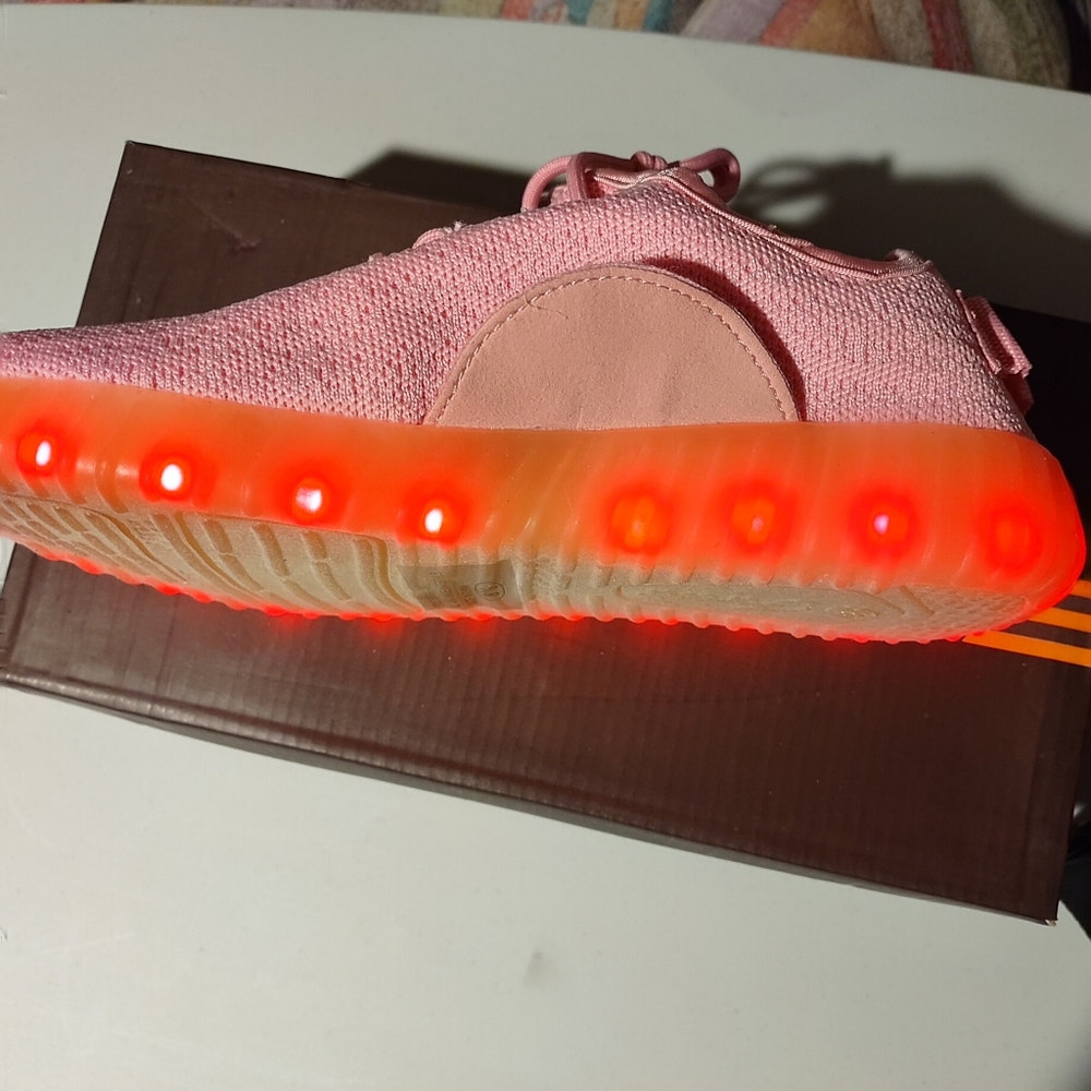 ✨🩷🩷PINK LIGHT-UP SNEAKERS-NEW - Picture 10 of 13